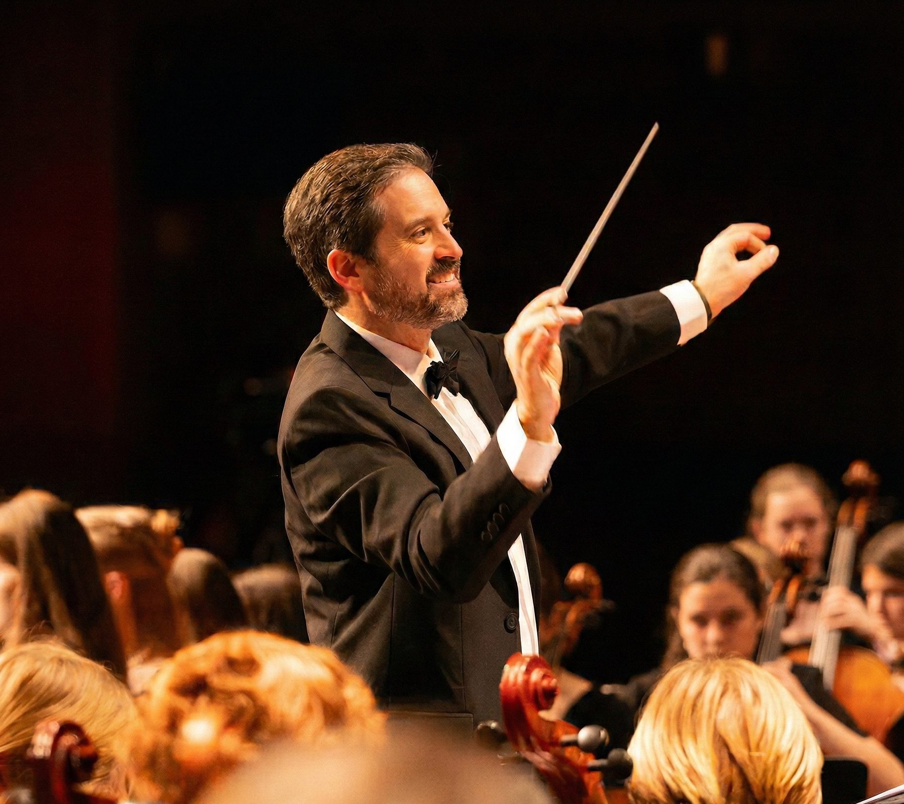 Christopher Cinquini conducting a student orchestra in concert
